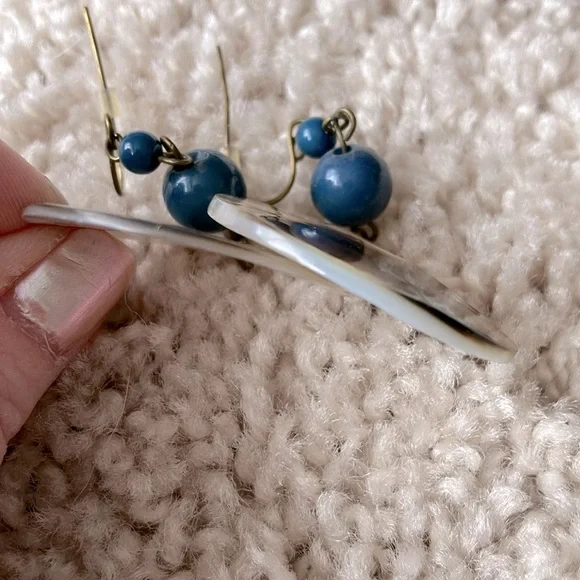 Shell Earrings - Picture 5 of 6